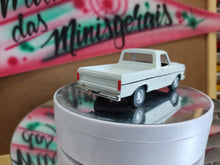Carregar imagem no visualizador da galeria, Ford F100 - Ford F1000 - Customizada - Branca