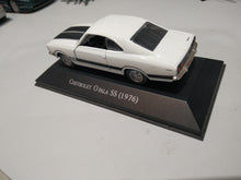 Carregar imagem no visualizador da galeria, Opala SS Branco  - Na caixa de acrílico - SOB ENCOMENDA