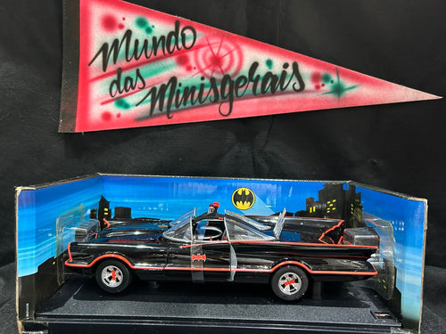 1966 TV Series Batmobile Batmóvel 1:18