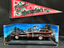 Carregar imagem no visualizador da galeria, 1966 TV Series Batmobile Batmóvel 1:18
