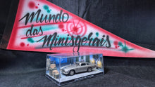 Carregar imagem no visualizador da galeria, ASTON MARTIN DB5•James Bond 007 -  GOLDFINGER ED 25 Com cenário