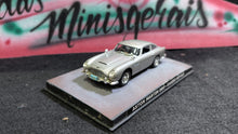Load image into Gallery viewer, ASTON MARTIN DB5 •James Bond 007 -  CASINO ROYALE