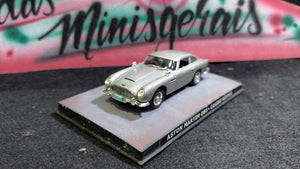 ASTON MARTIN DB5 •James Bond 007 -  CASINO ROYALE