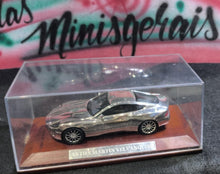 Carregar imagem no visualizador da galeria, Aston Martin V12 Vanquish- Ed especial Prata -James Bond 007 - a ÚNICA à Venda no Brasil