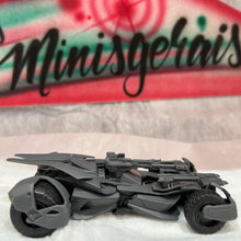 Carregar imagem no visualizador da galeria, Batmóvel - Batmobile Batmóvel Liga da Justiça (com metralhadora) - Jada