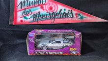 Carregar imagem no visualizador da galeria, Carro De Volta Para O Futuro 1 Delorean Time Machine 1/24
