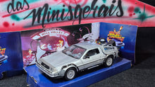 Carregar imagem no visualizador da galeria, Carro De Volta Para O Futuro 2 Delorean Time Machine 1/24