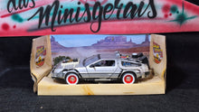 Carregar imagem no visualizador da galeria, Carro De Volta Para O Futuro 3 Delorean Time Machine 1/24