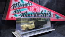 Carregar imagem no visualizador da galeria, Chevrolet Apache C30 One-James Bond 007 - Ton Truck - From Russia with love - Frete Grátis Sul e Sudeste.
