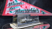 Carregar imagem no visualizador da galeria, Chevrolet Corvette -James Bond 007 -  A view To a kill