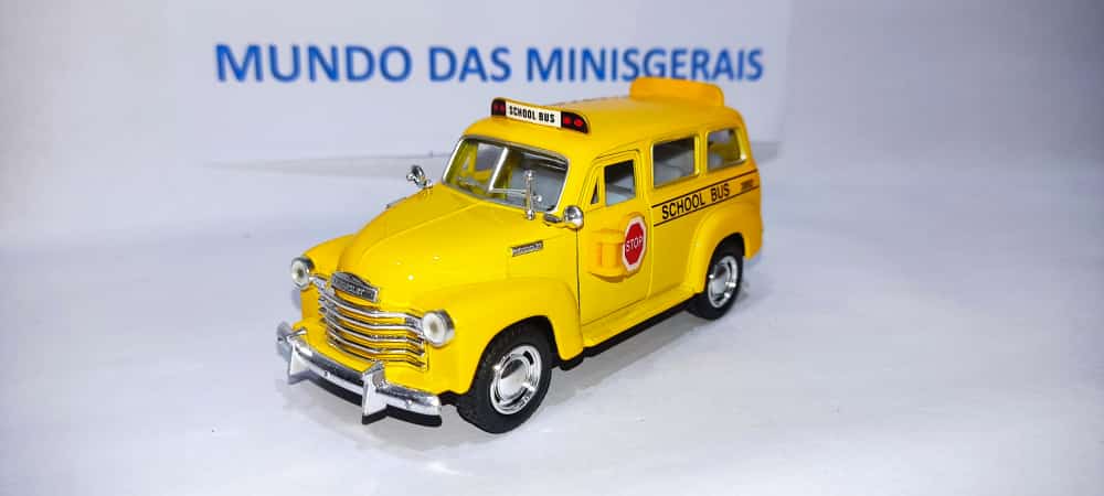 GM Chevrolet Suburban 1950 Escolar - Fora da embalagem