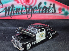 Carregar imagem no visualizador da galeria, Chevy Aerosedan Fleetline 1943 - Polícia 1/24 MotorMax
