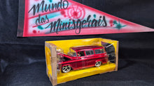 Carregar imagem no visualizador da galeria, Chevy Suburban 1957 1/24 Jada