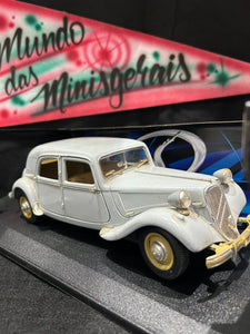 Citroen 15CV 6 Cil 1952 Cromo desgastado