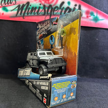 Carregar imagem no visualizador da galeria, Fast &amp; Furious Stunt Stars Tej + Jeep Wrangler Rubicon - Mattel