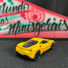 Cargar imagen en el visor de la galería, Ferrari 458 amarela - luzes e som - 12,5 Cm
