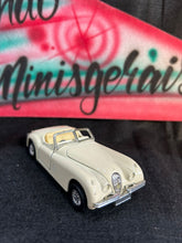 Cargar imagen en el visor de la galería, Jaguar xk 120 Bege - 12,5 cm