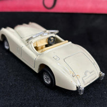 Cargar imagen en el visor de la galería, Jaguar xk 120 Bege - 12,5 cm