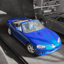 Load image into Gallery viewer, Mazda MX-5 - 1/18 na Base -  Fora da embalagem - Frete grátis Sul e Sudeste