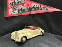 Carregar imagem no visualizador da galeria, Mercedes Benz 300S 1:18 Leves Defeitos