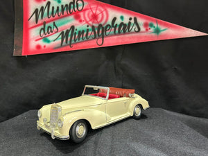 Mercedes Benz 300S 1:18 Leves Defeitos