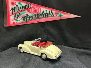 Mercedes Benz 300S 1:18 Leves Defeitos
