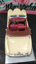 Carregar imagem no visualizador da galeria, Mercedes Benz 300S 1:18 Leves Defeitos