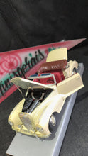 Carregar imagem no visualizador da galeria, Mercedes Benz 300S 1:18 Leves Defeitos