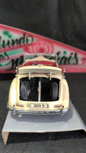 Mercedes Benz 300S 1:18 Leves Defeitos