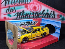 Carregar imagem no visualizador da galeria, Mustang GT 2006 1/24 Amarelo