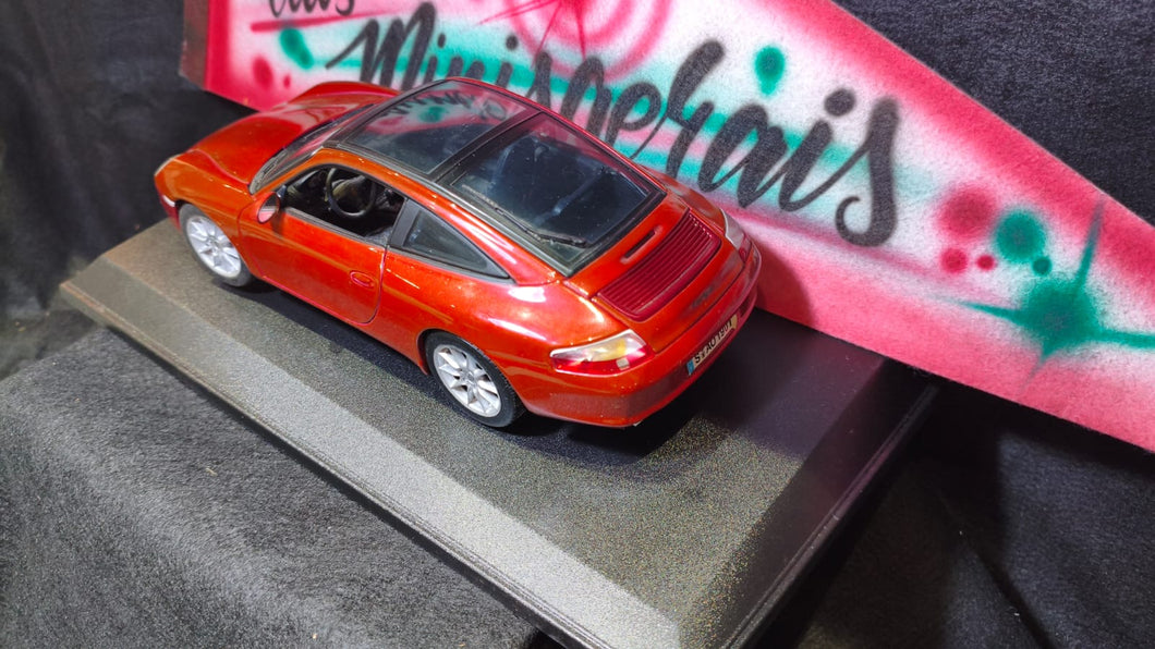 PORSCHE 911 Targa 1:18