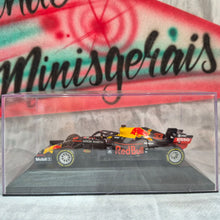 Carregar imagem no visualizador da galeria, F1 Max Verstappen Red Bull Racing RB16 2020 Winner Abu Dhabi Grand Prix 1/43 - Burago - Fórmula 1 - F1