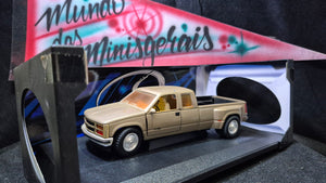 Chevrolet Silverado Truck Report 93 - 1:18 - Leves defeitos (miniatura antiga)