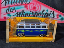 Carregar imagem no visualizador da galeria, Volkswagen bus 1962 kombi collection Club edição limitada 1363/5000 - c prancha de surf - Jada 1/24 - Frete grátis