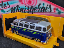 Carregar imagem no visualizador da galeria, Volkswagen bus 1962 kombi collection Club edição limitada 1363/5000 - c prancha de surf - Jada 1/24 - Frete grátis