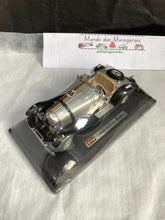 Cargar imagen en el visor de la galería, MERCEDES SSK Escala 1:24 - na base - fora da embalagem - Burago