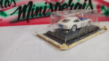 Load image into Gallery viewer, Shelby - Toyota 2000GT - Auto Collection 1/43 - Del Prado - ATENÇÃO Falta retrovisor blister comon as fotos (amassado)