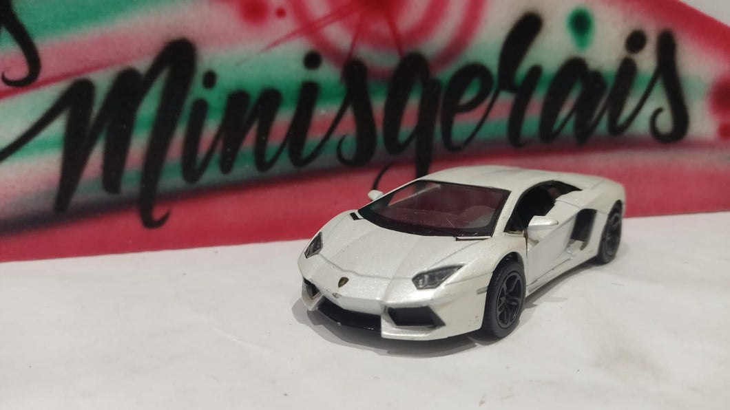 LAMBORGHINI aventador LP 700-4 - Fora da embalagem