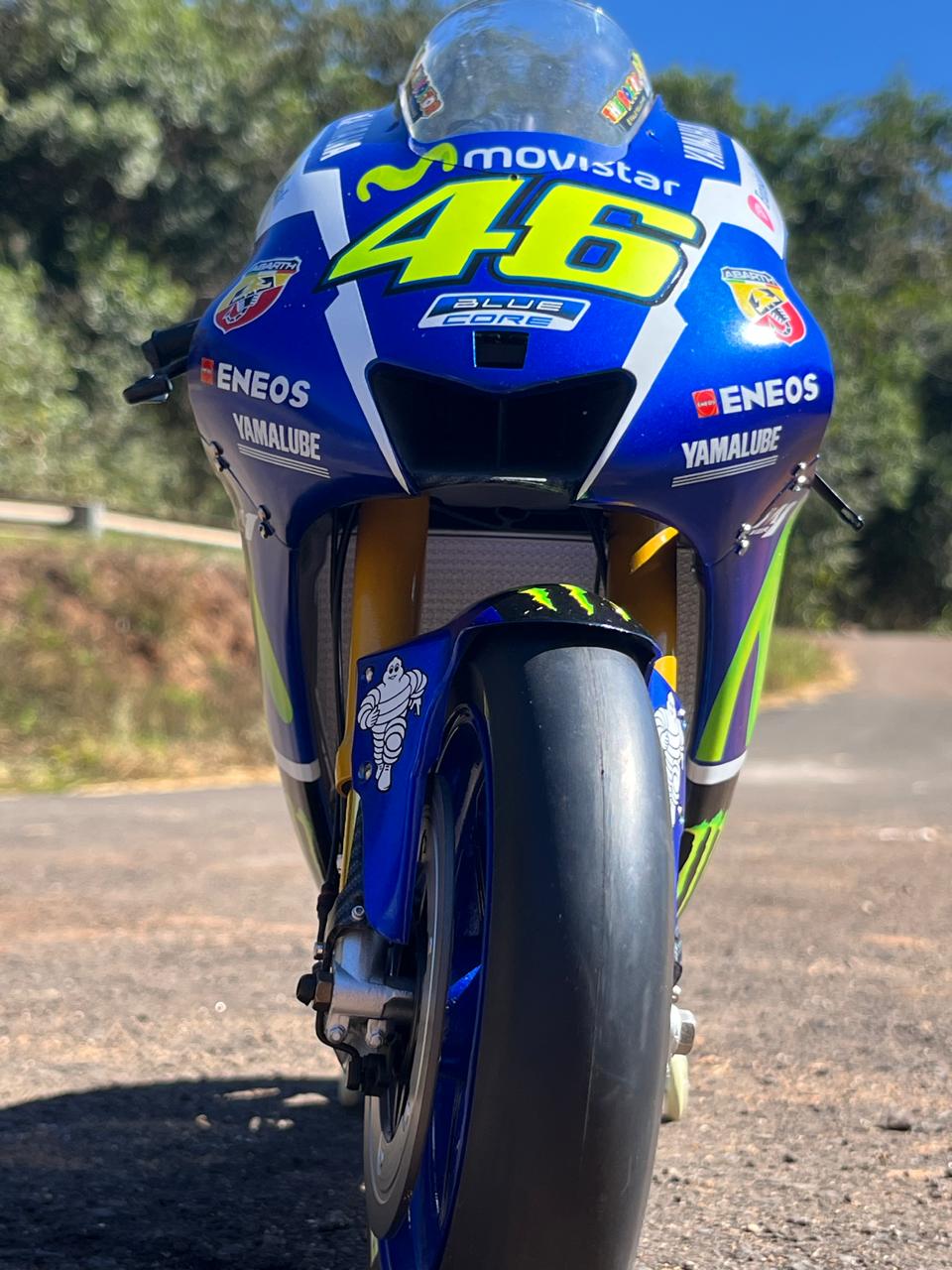 Moto Yamaha Yzr-m1 2016 Valentino Rossi 1/4 - 54 cm - FRETE GRÁTIS TODO O BRASIL