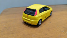 Carregar imagem no visualizador da galeria, Fiat Punto - Coleção Nacionais -Customizado - Amarelo indianápolis - pronta entrega