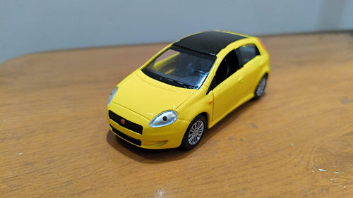 Fiat Punto - Coleção Nacionais -Customizado - Amarelo indianápolis com teto - pronta entrega
