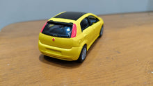 Carregar imagem no visualizador da galeria, Fiat Punto - Coleção Nacionais -Customizado - Amarelo indianápolis com teto - pronta entrega
