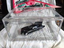 Carregar imagem no visualizador da galeria, Caixa de acrílico - Display - Expositor - Miniaturas ou esculturas - 37 X 20 X 26 CM