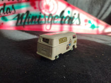 Cargar imagen en el visor de la galería, VW Kombi 1962 Volkswagen T1 Van Nescafe Nestle Loose Corgi 1/55 Bege - RARA!!! - Frete grátis Sul e Sudeste.