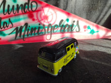 Load image into Gallery viewer, VW Volkswagen kombi Classical Bus 1962 - Preta e Amarela com escritos