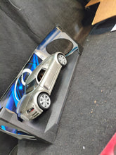 Cargar imagen en el visor de la galería, AUDI SupersportWagen "Rosemeyer" 1/18 - Caixa Desgastada