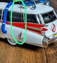 Carregar imagem no visualizador da galeria, Cadillac Caça fantasmas Ghostbusters Ecto 1 Hotwheels Elite - A única no Brasil - falta antena marcada na última foto