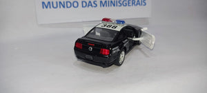 Ford Mustang GT 2006 Polícia - Fora da embalagem