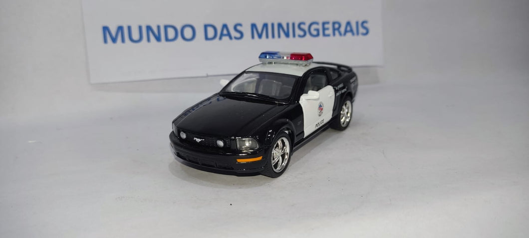 Ford Mustang GT 2006 Polícia - Fora da embalagem