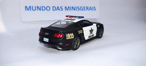 Ford Mustang GT 2015 Polícia - Fora da embalagem